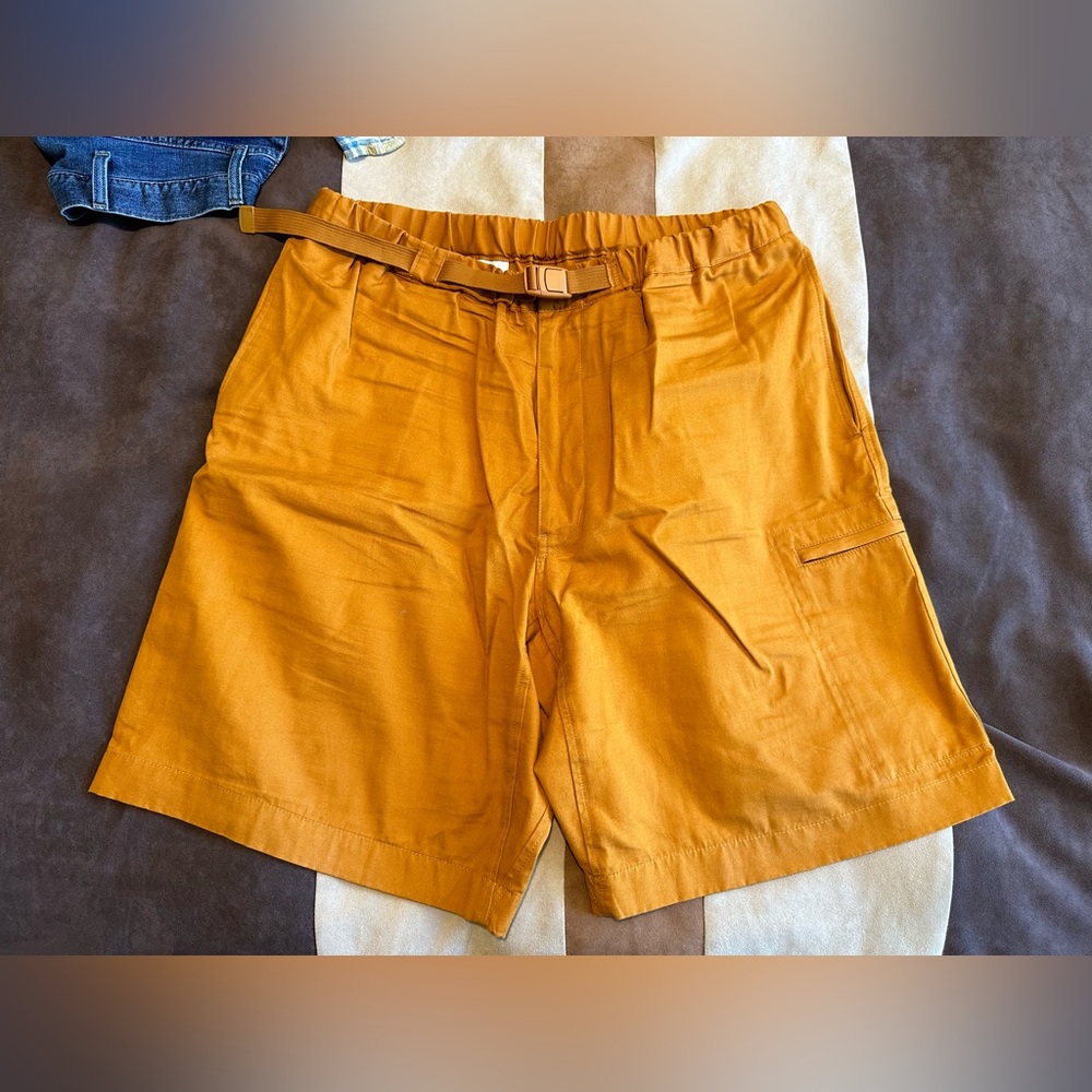 Uniqlo pumpkin orange technical shorts, men’s size Large with built in belt